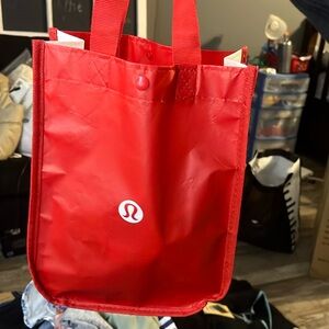 M/size 6 contains Lululemon And A New Tag Piece